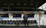 26 March 2021; Dundalk coach Filippo Giovagnoli takes shelter from the rain prior to the SSE Airtricity League Premier Division match between Dundalk and Finn Harps at Oriel Park in Dundalk, Louth. Photo by Eóin Noonan/Sportsfile