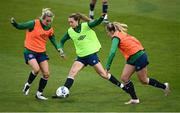 7 April 2021; Heather Payne, centre, with Florence Gamby, right, and Lilly Agg, left, during a Republic of Ireland training session at Tallaght Stadium in Dublin. Photo by Stephen McCarthy/Sportsfile