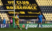 2 May 2021; Andrew Porter, left, and Rónan Kelleher of Leinster watch as Ihaia West of La Rochelle kicks a penalty during the Heineken Champions Cup semi-final match between La Rochelle and Leinster at Stade Marcel Deflandre in La Rochelle, France. Photo by Julien Poupart/Sportsfile