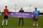 28 May 2021; FAI Chief Executive Jonathan Hill with Eoin Toal of Derry City and Jake Hyland of Drogheda United before the SSE Airtricity League Premier Division match between Drogheda United and Derry City at Head in the Game Park in Drogheda, Louth. Photo by Eóin Noonan/Sportsfile