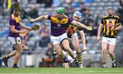 3 July 2021; Matthew O'Hanlon of Wexford gets away from TJ Reid of Kilkenny during the Leinster GAA Hurling Senior Championship Semi-Final match between Kilkenny and Wexford at Croke Park in Dublin. Photo by Piaras Ó Mídheach/Sportsfile
