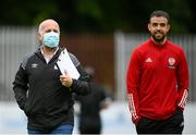 9 July 2021; FAI match delegate Martin Connolly, left, and Darren Cole of Derry City before the SSE Airtricity League Premier Division match between St Patrick's Athletic and Derry City at Richmond Park in Dublin. Photo by Stephen McCarthy/Sportsfile