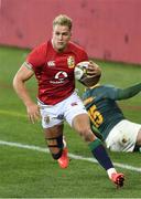 24 July 2021; Duhan van der Merwe of the British and Irish Lions evades the tackle of Willie le Roux of South Africa during the first test of the British and Irish Lions tour match between South Africa and British and Irish Lions at Cape Town Stadium in Cape Town, South Africa. Photo by Ashley Vlotman/Sportsfile