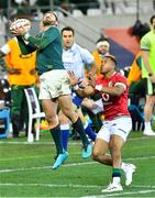 24 July 2021; Willie le Roux of South Africa wins the ball in the air while under pressure from Anthony Watson of British and Irish Lions during the first test of the British and Irish Lions tour match between South Africa and British and Irish Lions at Cape Town Stadium in Cape Town, South Africa. Photo by Ashley Vlotman/Sportsfile