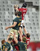 24 July 2021; Maro Itoje of the British and Irish Lions wins a lineout from Eben Etzebeth of South Africa during the first test of the British and Irish Lions tour match between South Africa and British and Irish Lions at Cape Town Stadium in Cape Town, South Africa. Photo by Ashley Vlotman/Sportsfile