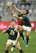 24 July 2021; Robbie Henshaw of the British and Irish Lions and Handré Pollard of South Africa compete for the ball in the air during the first test of the British and Irish Lions tour match between South Africa and British and Irish Lions at Cape Town Stadium in Cape Town, South Africa. Photo by Ashley Vlotman/Sportsfile