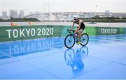 27 July 2021; Mengying Zhong of China in action during the Women's Triathlon at the Odaiba Marine Park during the 2020 Tokyo Summer Olympic Games in Tokyo, Japan. Photo by Stephen McCarthy/Sportsfile
