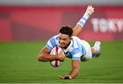 27 July 2021; Marcos Moneta of Argentina on his way to scoring his side's second try during the Men's Rugby Sevens quarter-final match between South Africa and Argentina at the Tokyo Stadium during the 2020 Tokyo Summer Olympic Games in Tokyo, Japan. Photo by Stephen McCarthy/Sportsfile