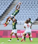 28 July 2021; Siviwe Soyizwapi of South Africa collects a restart during the Men's Rugby Sevens 5th placed play-off match between USA and South Africa at the Tokyo Stadium during the 2020 Tokyo Summer Olympic Games in Tokyo, Japan. Photo by Ramsey Cardy/Sportsfile