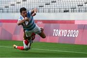 28 July 2021; Lautaro Bazan Belez of Argentina scores his side's first try during the Men's Rugby Sevens bronze medal match between Great Britain and Argentina at the Tokyo Stadium during the 2020 Tokyo Summer Olympic Games in Tokyo, Japan. Photo by Ramsey Cardy/Sportsfile