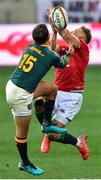 31 July 2021; Willie le Roux of South Africa contests a high ball with Duhan van der Merwe of British and Irish Lions during the second test of the British and Irish Lions tour match between South Africa and British and Irish Lions at Cape Town Stadium in Cape Town, South Africa. Photo by Ashley Vlotman/Sportsfile