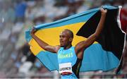 5 August 2021; Steven Gardiner of Bahamas celebrates after winning the final of the men's 400 metres at the Olympic Stadium on day 13 during the 2020 Tokyo Summer Olympic Games in Tokyo, Japan. Photo by Stephen McCarthy/Sportsfile