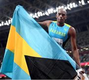 5 August 2021; Steven Gardiner of Bahamas celebrates after winning the final of the men's 400 metres at the Olympic Stadium on day 13 during the 2020 Tokyo Summer Olympic Games in Tokyo, Japan. Photo by Stephen McCarthy/Sportsfile