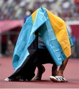 5 August 2021; Steven Gardiner of Bahamas celebrates after winning the final of the men's 400 metres at the Olympic Stadium on day 13 during the 2020 Tokyo Summer Olympic Games in Tokyo, Japan. Photo by Stephen McCarthy/Sportsfile