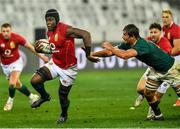 7 August 2021; Maro Itoje of British and Irish Lions evades the tackle of Eben Etzebeth of South Africa during the third test of the British and Irish Lions tour match between South Africa and British and Irish Lions at Cape Town Stadium in Cape Town, South Africa. Photo by Ashley Vlotman/Sportsfile