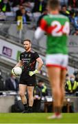 14 August 2021; Mayo goalkeeper Rob Hennelly prepares to retake a '45, during the GAA Football All-Ireland Senior Championship semi-final match between Dublin and Mayo at Croke Park in Dublin. Photo by Piaras Ó Mídheach/Sportsfile