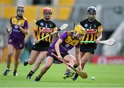 21 August 2021; Lousie O'Leary of Wexford in action against Grace Walsh, left, and Steffi Fitzgerld of Kilkenny during the All-Ireland Senior Camogie Championship quarter-final match between Kilkenny and Wexford at Páirc Uí Chaoimh in Cork. Photo by Piaras Ó Mídheach/Sportsfile