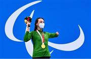 26 August 2021; Ellen Keane of Ireland looks up to her team-mates as she collects her gold medal after winning the Women's SB8 100 metre breaststroke final at the Tokyo Aquatic Centre on day two during the Tokyo 2020 Paralympic Games in Tokyo, Japan. Photo by Sam Barnes/Sportsfile