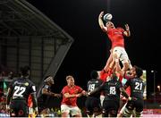 25 September 2021; Peter O’Mahony of Munster takes possession in a line-out during the United Rugby Championship match between Munster and Cell C Sharks at Thomond Park in Limerick. Photo by Seb Daly/Sportsfile