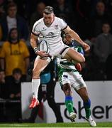 8 October 2021; Craig Gilroy of Ulster beats the tackle by Rhyno Smith of Benetton on his way to scoring his side's first try during the United Rugby Championship match between Ulster and Benetton at Kingspan Stadium in Belfast. Photo by Ramsey Cardy/Sportsfile
