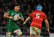 16 October 2021; Abraham Papali’i of Connacht in action against Tadhg Beirne of Munster during the United Rugby Championship match between Munster and Connacht at Thomond Park in Limerick. Photo by Piaras Ó Mídheach/Sportsfile