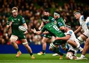 23 October 2021; Niall Murray of Connacht receives the offload from team-mate Paul Boyle on his way to scoring his side's first try during the United Rugby Championship match between Connacht and Ulster at Aviva Stadium in Dublin. Photo by David Fitzgerald/Sportsfile