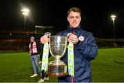 29 October 2021; Shelbourne manager Ian Morris celebrates with the SSE Airtricity League First Division Trophy after the SSE Airtricity League First Division match between Shelbourne and UCD at Tolka Park in Dublin. Photo by Seb Daly/Sportsfile