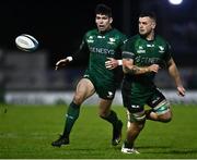 26 November 2021; Conor Oliver of Connacht offloads the ball backwards to team-mate Alex Wootton during the United Rugby Championship match between Connacht and Ospreys at The Sportsground in Galway. Photo by David Fitzgerald/Sportsfile
