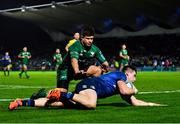 3 December 2021; Dan Sheehan of Leinster scores his side's third try despite the attempted tackle from Dave Heffernan of Connacht during the United Rugby Championship match between Leinster and Connacht at the RDS Arena in Dublin. Photo by Sam Barnes/Sportsfile