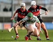 4 December 2021; Evan Shefflin of Shamrocks Ballyhale in action against Fiachra Fitzpatrick, left, and Kevin McDonald of Mount Leinster Rangers during the AIB Leinster GAA Hurling Senior Club Championship Quarter-Final match between Mount Leinster Rangers and Shamrocks Ballyhale at Netwatch Cullen Park in Carlow. Photo by Piaras Ó Mídheach/Sportsfile