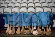 9 January 2022; Ballygunner hurls are sheltered from the rain before the AIB Munster Hurling Senior Club Championship Final match between Ballygunner and Kilmallock at Páirc Uí Chaoimh in Cork. Photo by Stephen McCarthy/Sportsfile