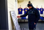 12 January 2022; New Wicklow manager Colin Kelly adjusts the tactics board before the O'Byrne Cup Group B match between Wicklow and Wexford at Bray Emmets GAA Club in Bray, Wicklow. Photo by Harry Murphy/Sportsfile