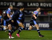 29 January 2022; Jarrod Evans of Cardiff, right, celebrates with teammates after kicking the winning penalty during the United Rugby Championship match between Cardiff and Leinster at Cardiff Arms Park in Cardiff, Wales. Photo by Harry Murphy/Sportsfile