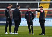 11 March 2022; Dundalk head coach Stephen O'Donnell, right, speaking to Dundalk players, from left, Greg Sloggett, Robbie Benson and Keith Ward before the SSE Airtricity League Premier Division match between Shelbourne and Dundalk at Tolka Park in Dublin. Photo by Eóin Noonan/Sportsfile