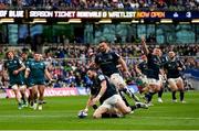 15 April 2022; Robbie Henshaw of Leinster scores his side's fifth try during the Heineken Champions Cup Round of 16 Second Leg match between Leinster and Connacht at Aviva Stadium in Dublin. Photo by Harry Murphy/Sportsfile