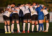 15 April 2022; Dundalk players in a huddle before the SSE Airtricity League Premier Division match between Dundalk and Sligo Rovers at Oriel Park in Dundalk, Louth. Photo by Piaras Ó Mídheach/Sportsfile
