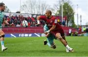 16 April 2022; Simon Zebo of Munster offloads in the lead up to his side's second try during the Heineken Champions Cup Round of 16 Second Leg match between Munster and Exeter Chiefs at Thomond Park in Limerick. Photo by Brendan Moran/Sportsfile