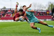 16 April 2022; Damian de Allende of Munster scores his side's second try during the Heineken Champions Cup Round of 16 Second Leg match between Munster and Exeter Chiefs at Thomond Park in Limerick. Photo by Brendan Moran/Sportsfile