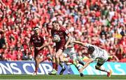 7 May 2022; Chris Farrell of Munster evades the tackle of Rynhardt Elstadt of Toulouse during the Heineken Champions Cup Quarter-Final match between Munster and Toulouse at Aviva Stadium in Dublin. Photo by Ramsey Cardy/Sportsfile