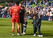 14 May 2022; Jonathan Sexton of Leinster speaks with Joe Tekori of Toulouse with his children Amy, Sophie and Luca after the Heineken Champions Cup Semi-Final match between Leinster and Toulouse at the Aviva Stadium in Dublin. Photo by Harry Murphy/Sportsfile