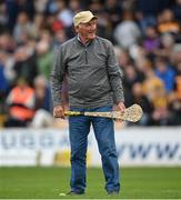 21 May 2022; Former Kilkenny hurler Eddie Keher lines up a free as part of a Kilkenny GAA Supporters Club fundraiser in aid of the Irish Red Cross Ukraine Appeal at half-time of the Leinster GAA Hurling Senior Championship Round 5 match between Kilkenny and Wexford at UPMC Nowlan Park in Kilkenny. Photo by Stephen McCarthy/Sportsfile