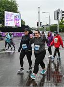 5 June 2022; Participants passing the Vhi motivation station during the 2022 Vhi Women’s Mini Marathon in Dublin. 20,000 women from all over the country took to the streets of Dublin to run, walk and jog the 10km route, raising much needed funds for hundreds of charities around the country. www.vhiwomensminimarathon.ie Photo by Sam Barnes/Sportsfile