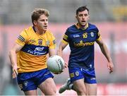11 June 2022; Pádraic Collins of Clare in action against Ciaráin Murtagh of Roscommon during the GAA Football All-Ireland Senior Championship Round 2 match between Clare and Roscommon at Croke Park in Dublin. Photo by Piaras Ó Mídheach/Sportsfile