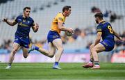 11 June 2022; Cathal O'Connor of Clare in action against Roscommon players Ciaráin Murtagh, left, and Ultan Harney during the GAA Football All-Ireland Senior Championship Round 2 match between Clare and Roscommon at Croke Park in Dublin. Photo by Piaras Ó Mídheach/Sportsfile