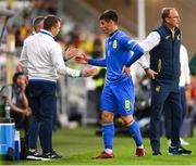 14 June 2022; Ruslan Malinovskyi of Ukraine with staff after leaving the game due to injury during the UEFA Nations League B group 1 match between Ukraine and Republic of Ireland at LKS Stadium in Lodz, Poland. Photo by Stephen McCarthy/Sportsfile
