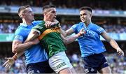 10 July 2022; Paul Geaney of Kerry tussles with Dublin players Brian Fenton, left, and Eoin Murchan during the GAA Football All-Ireland Senior Championship Semi-Final match between Dublin and Kerry at Croke Park in Dublin. Photo by Piaras Ó Mídheach/Sportsfile