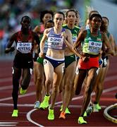 15 July 2022; Laura Muir of Great Britain, left, and Hirut Meshesha of Ethiopia lead he field in their heat of the women's 1500m during day one of the World Athletics Championships at Hayward Field in Eugene, Oregon, USA. Photo by Sam Barnes/Sportsfile