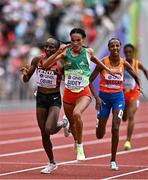 16 July 2022; Letesenbet Gidey of Ethiopia, second from left, wins the women's 10,000m final, ahead of Hellen Obiri of Kenya, left, who finished second, during day two of the World Athletics Championships at Hayward Field in Eugene, Oregon, USA. Photo by Sam Barnes/Sportsfile