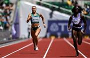 17 July 2022; Sophie Becker of Ireland, left, competes in the women's 400m heats during day three of the World Athletics Championships at Hayward Field in Eugene, Oregon, USA. Photo by Sam Barnes/Sportsfile