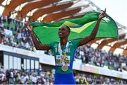 19 July 2022; Alison Dos Santos of Brazil celebrates with his gold medal after winning the Men's 400m Hurdles Final during day five of the World Athletics Championships at Hayward Field in Eugene, Oregon, USA. Photo by Sam Barnes/Sportsfile